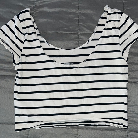 Low back white and black stripe cropped tee - Picture 2 of 2